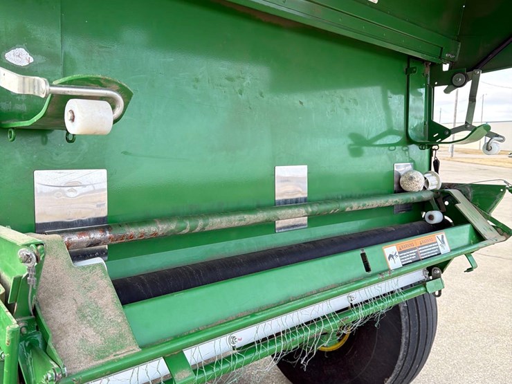 john-deere-568-image-36