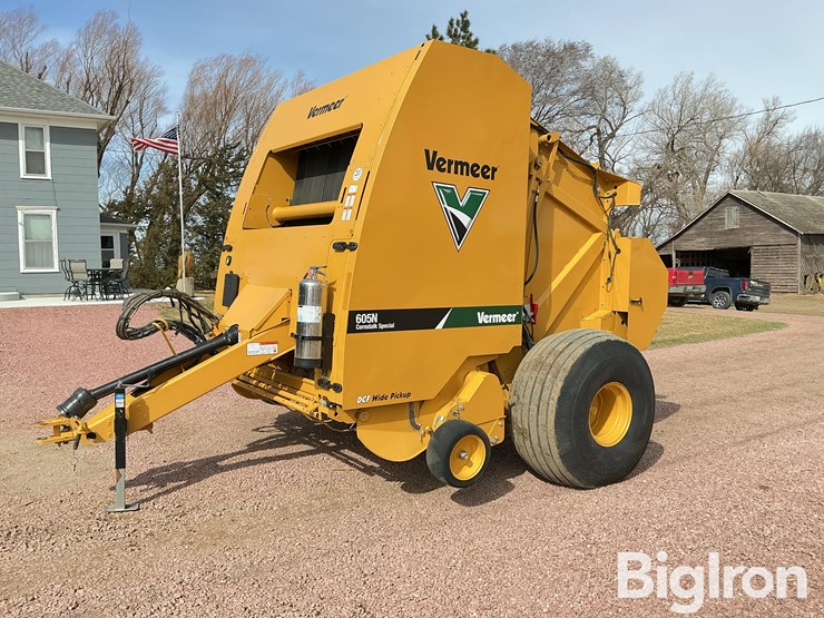 2023-vermeer-605n-cornstalk-special-image-1