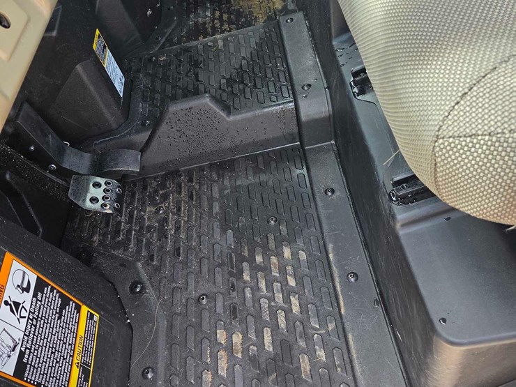 2024-john-deere-gator-image-54