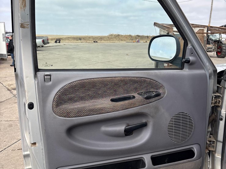 2001-dodge-ram-2500-image-31