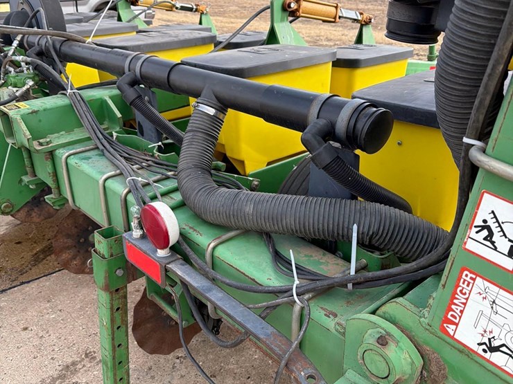 john-deere-7300-image-29