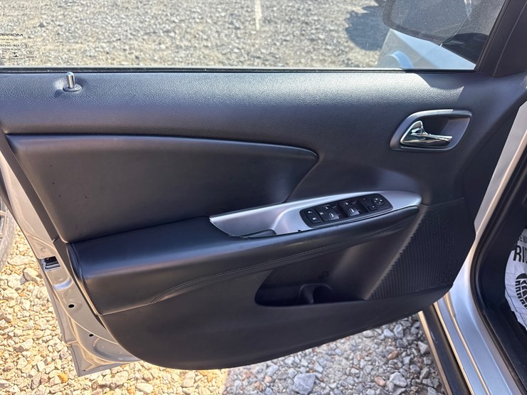 2013-dodge-journey-image-24