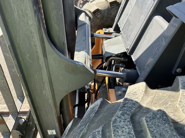 2015-case-586h-image-8