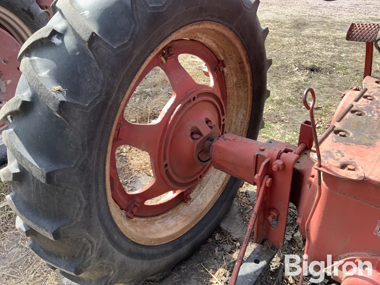 1944-farmall-m-2wd-tractor-image-15