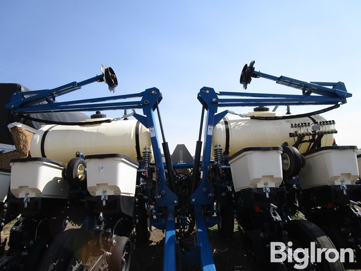 2023-kinze-3205-image-11