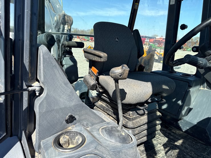 2024-deere-320-p-tier-image-34