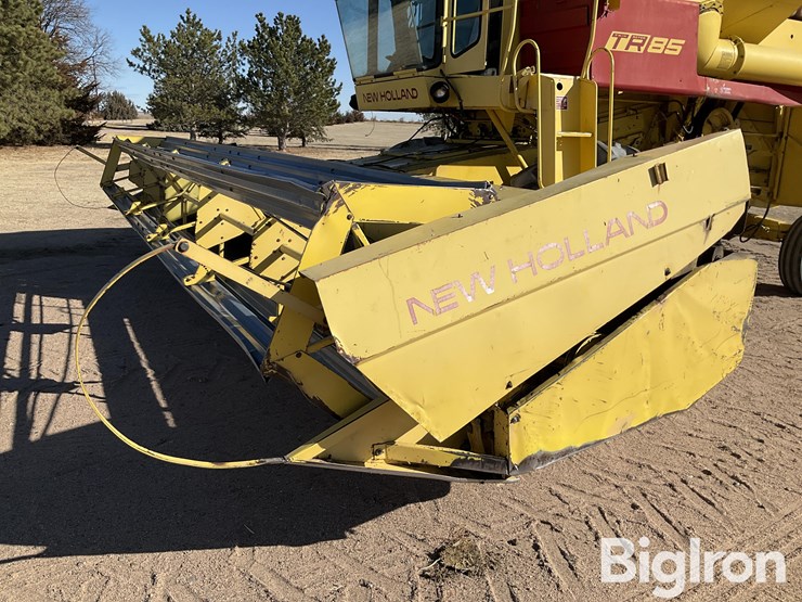 1982-new-holland-tr85-image-16