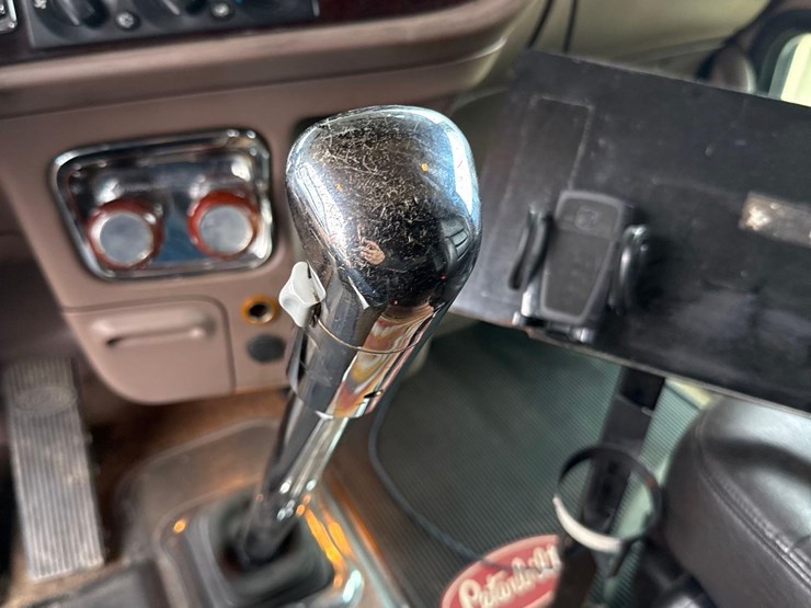 2016-peterbilt-389-image-94