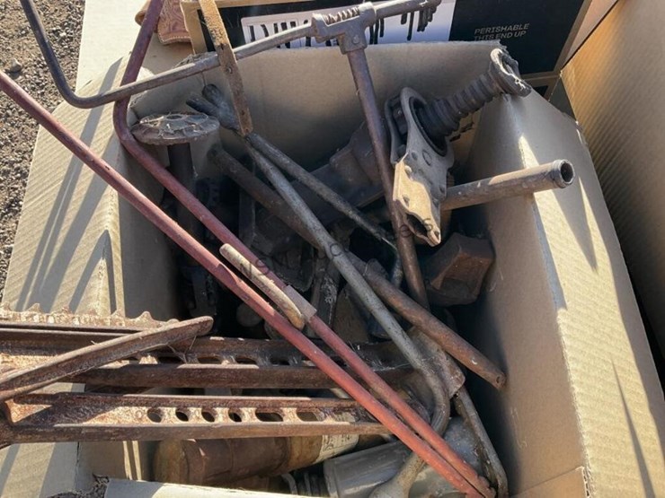 pallet-of-asst-antiques-image-5