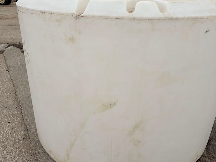 1300-gallon-poly-tank-image-6