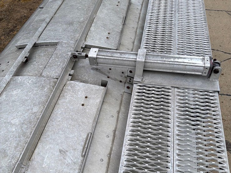 1999-bulkliner-36ft-semi-feed-trailer-image-50