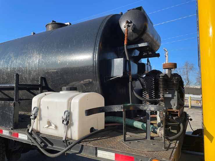 1999-peterbilt-330-image-26