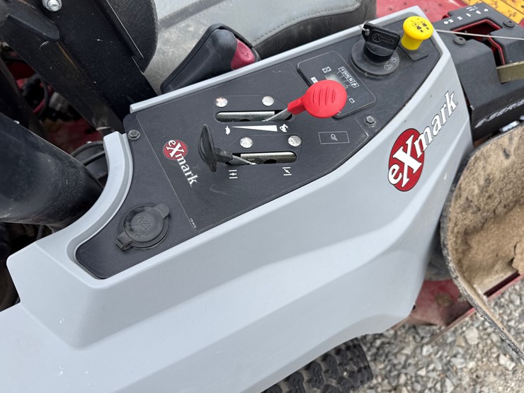 #15-•-ex-mark-e-series-radius-zero-turn-mower-403184477-inv#33267-image-17