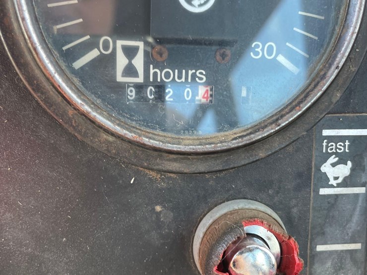 allis-chalmers-7040-2wd-tractor—1-owner-image-33