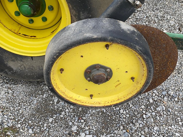 john-deere-7240-image-48