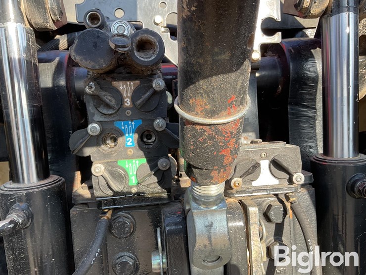 new-holland-275-image-14