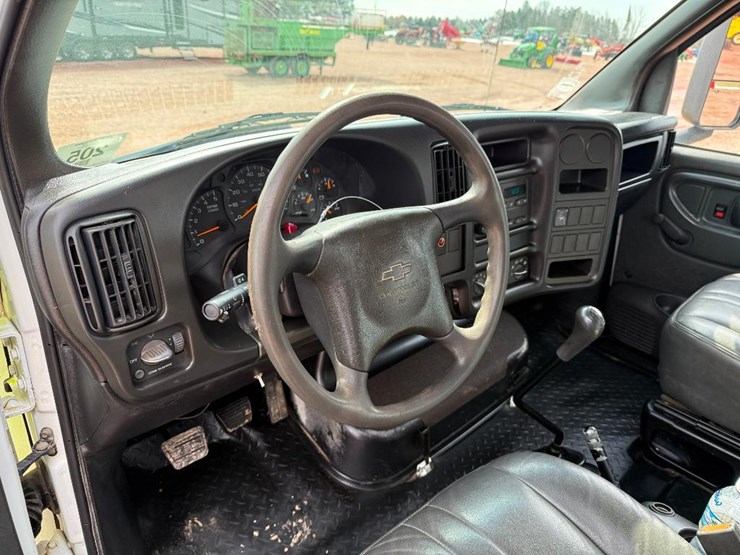 #205-•-lot-205-image-47