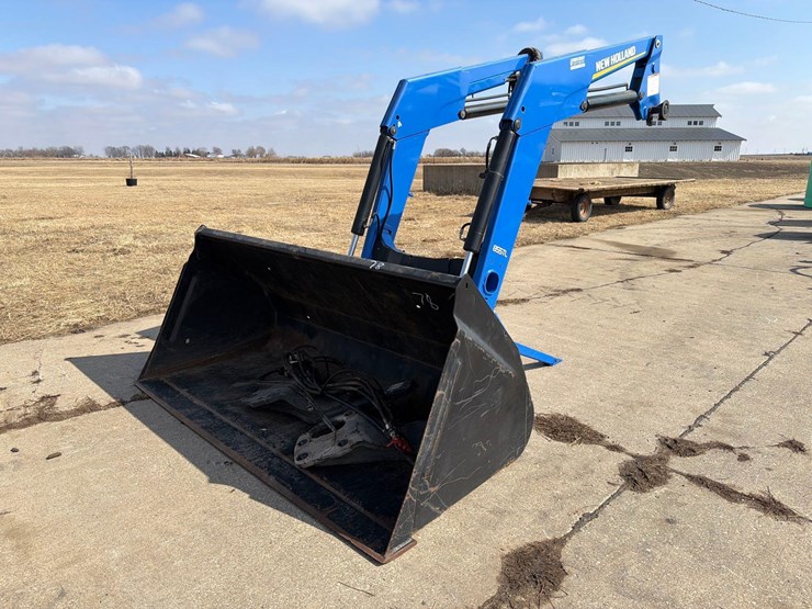 2013-new-holland-855tl-image-1