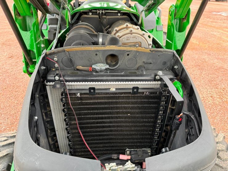 john-deere-4052m-image-44