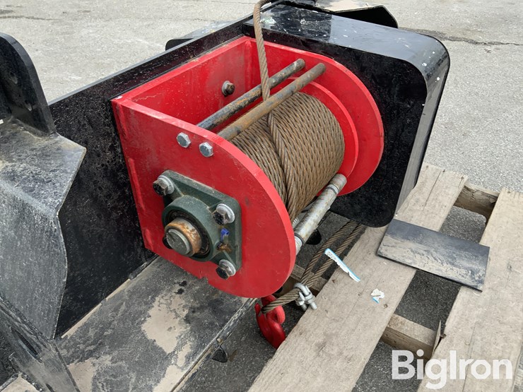 2025-massey-ferguson-730-image-17