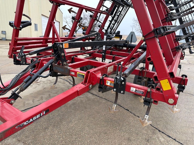 2011-case-ih-200-image-27