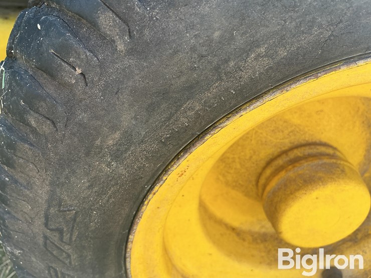 john-deere-345-image-19