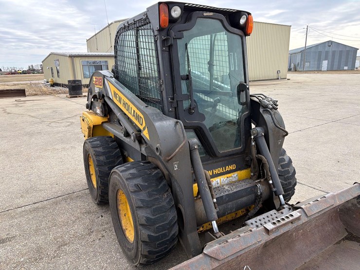 2011-new-holland-l218-image-16