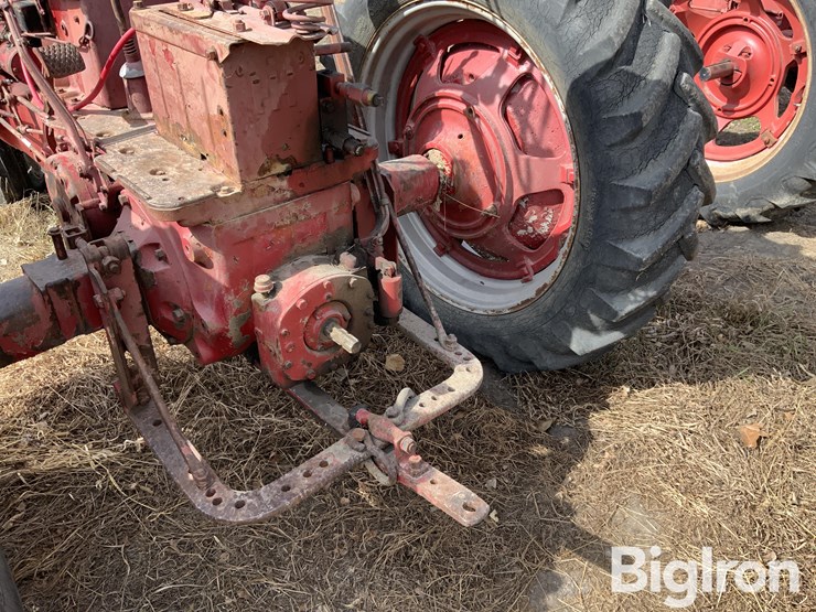 1954-farmall-400-2wd-tractor-image-14