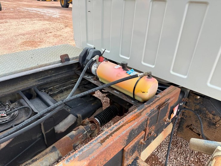 #205-•-lot-205-image-39