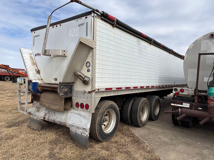 2014-wilson-grain-trailer-image-3