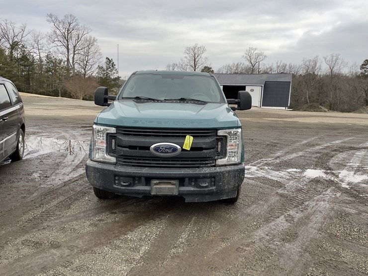 2019-ford-f250-xl-image-4