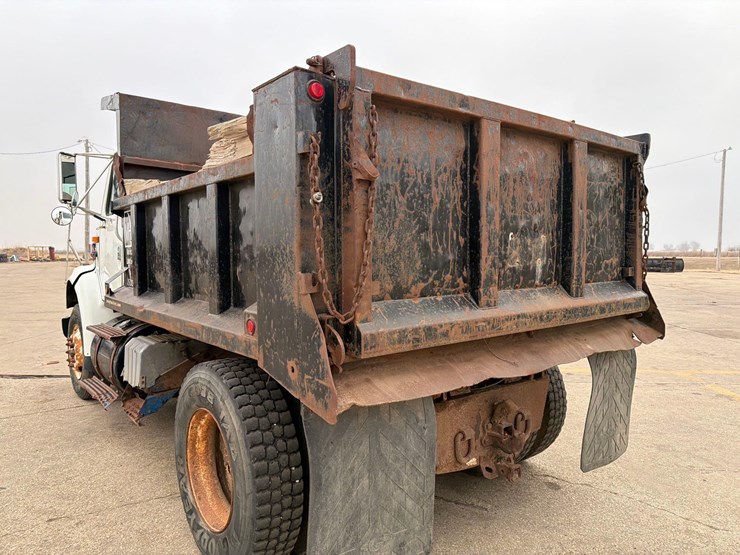 2000-international-8100-image-6