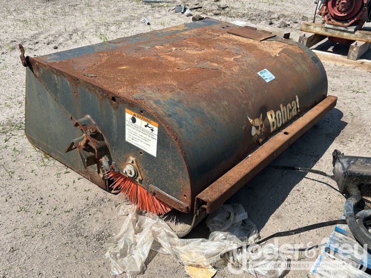bobcat-78"-box-sweeper-image-4