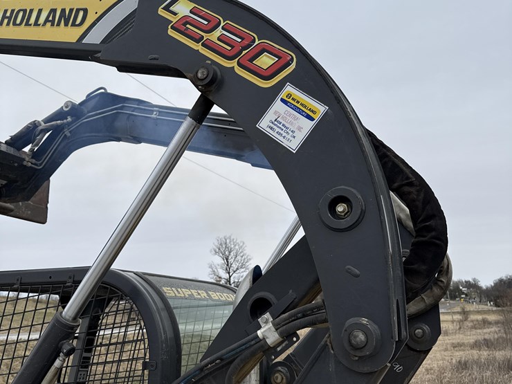 2013-new-holland-l230-image-18