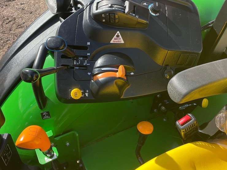 2017-john-deere-5085m-image-22