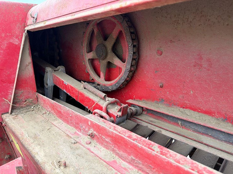 new-holland-271-image-27