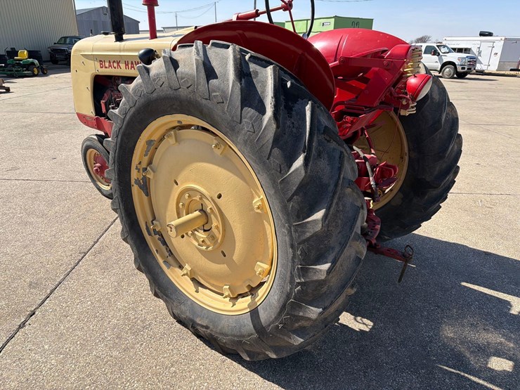 black-hawk-tractor-image-5