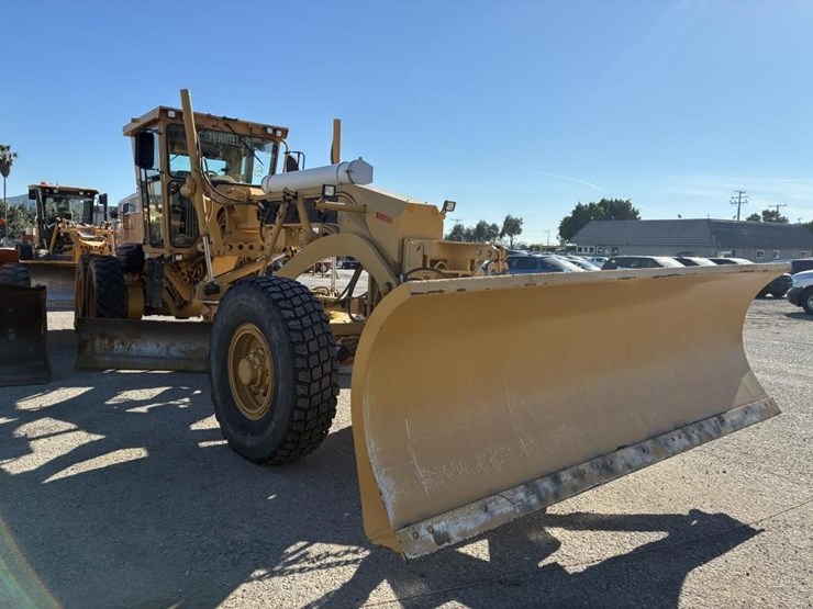 2005-caterpillar-143h-image-2