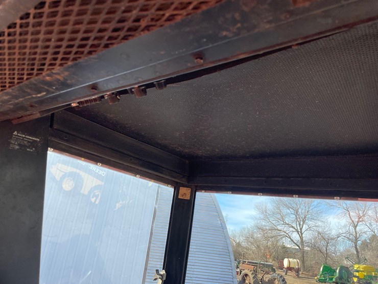 allis-chalmers-7040-2wd-tractor-image-47