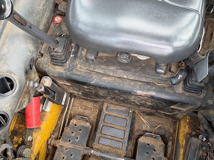 2011-new-holland-l218-image-34