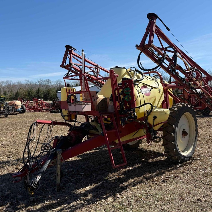 Hardi 1000 gal Pull Type Sprayer