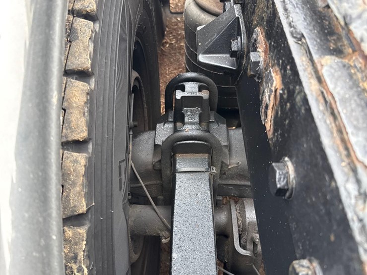 2016-peterbilt-389-image-25