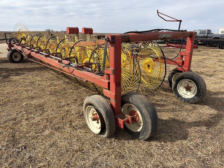 h&s-18-wheel-pull-type-rake-image-4