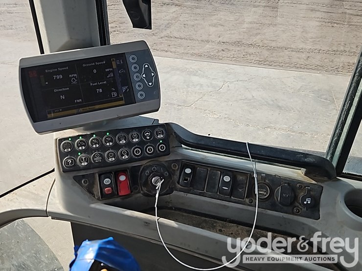 2015-caterpillar-938k-image-28