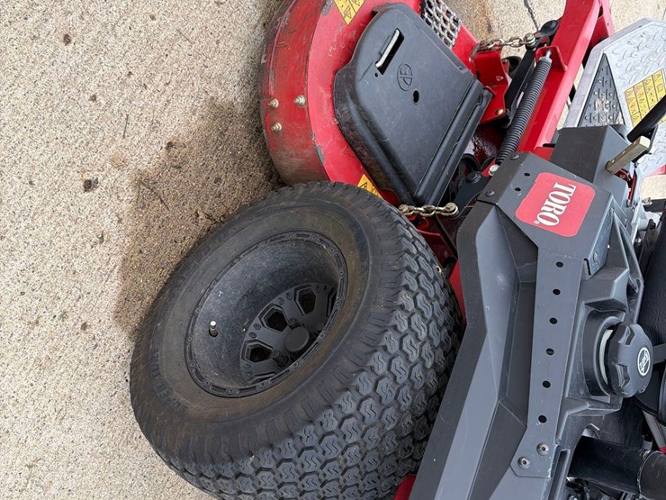 2019-toro-zero-turn-lawnmower-image-8