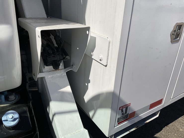 2011-ford-f750-image-9