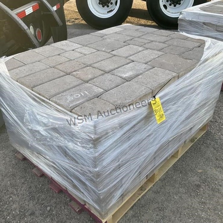 PALLET OF STONE PAVERS