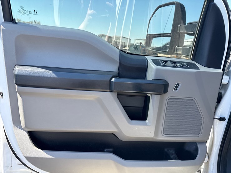 2022-ford-f250-image-23