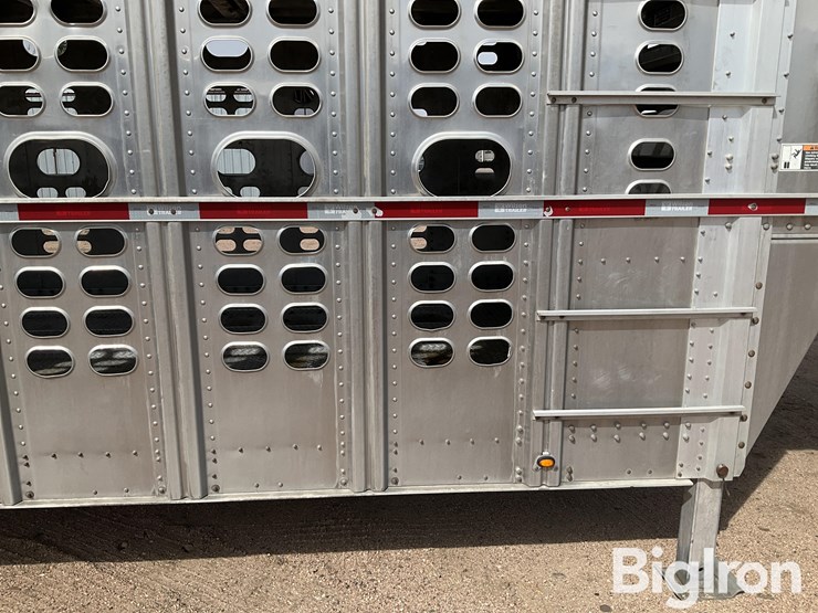 2015-wilson-livestock-trailer-image-17