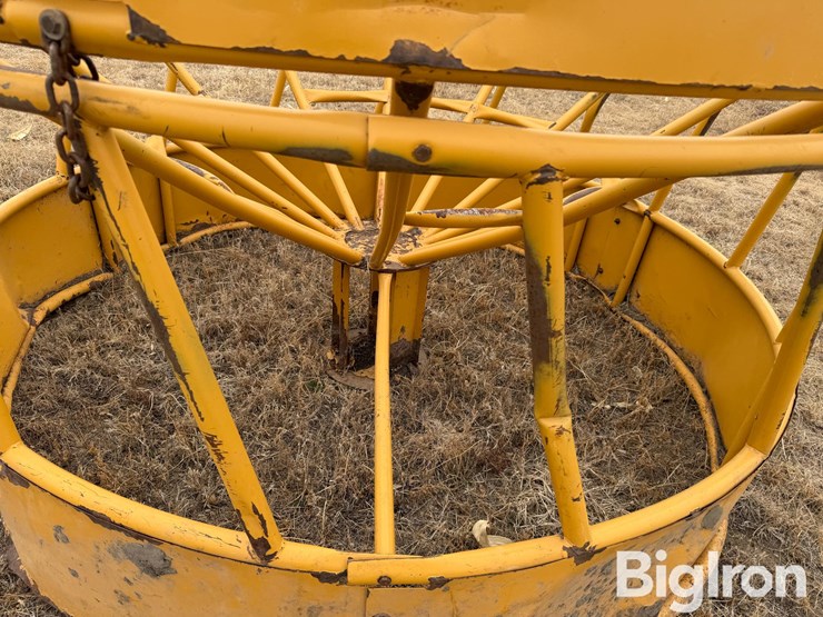 sioux-hanging-bale-feeder-image-11
